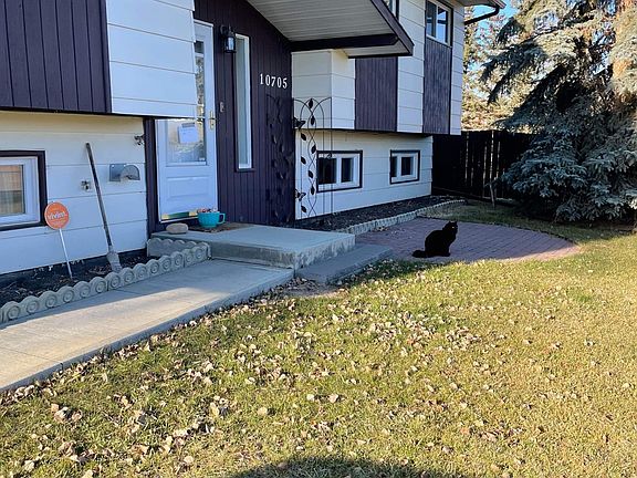 2nd image of 10705 Briarwood Cres
