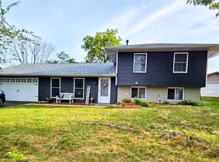 1810 Driftwood Ln NE, Cedar Rapids, IA 52402