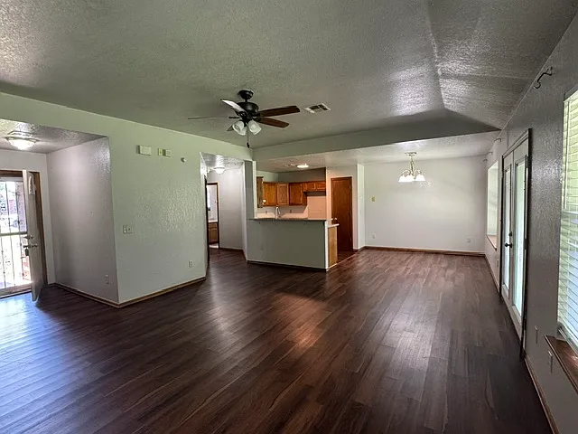 204 S Chanda Ln — Photo 9