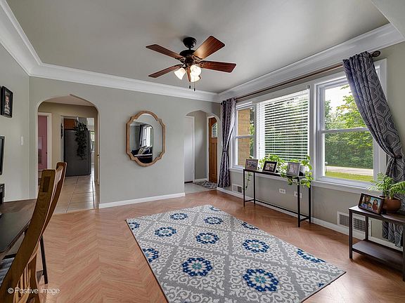 3rd image of 2N705 Woodcrest Dr