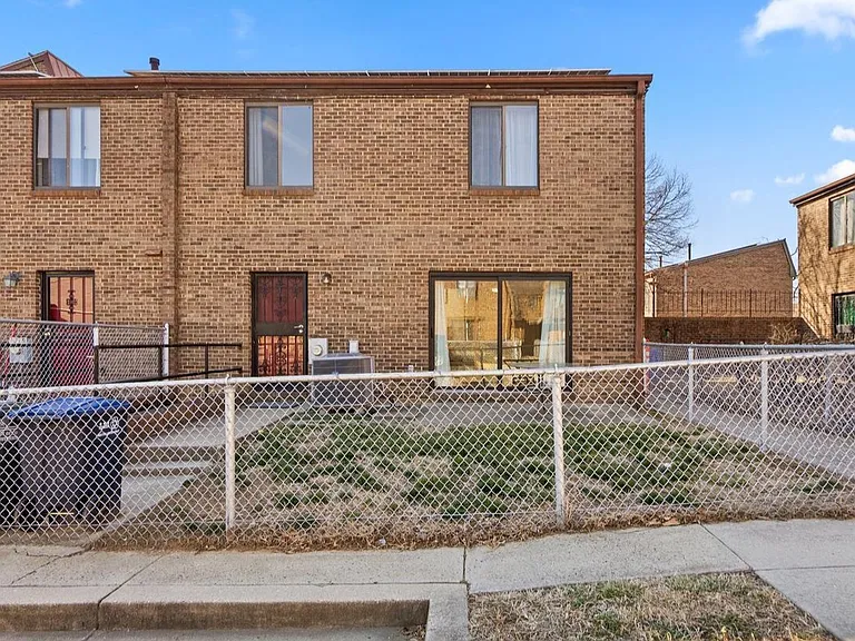 1321 I St NE — Photo 39