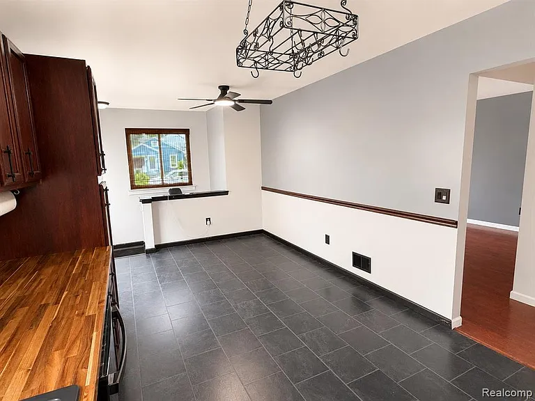 23400 Reynolds Ave — Photo 18