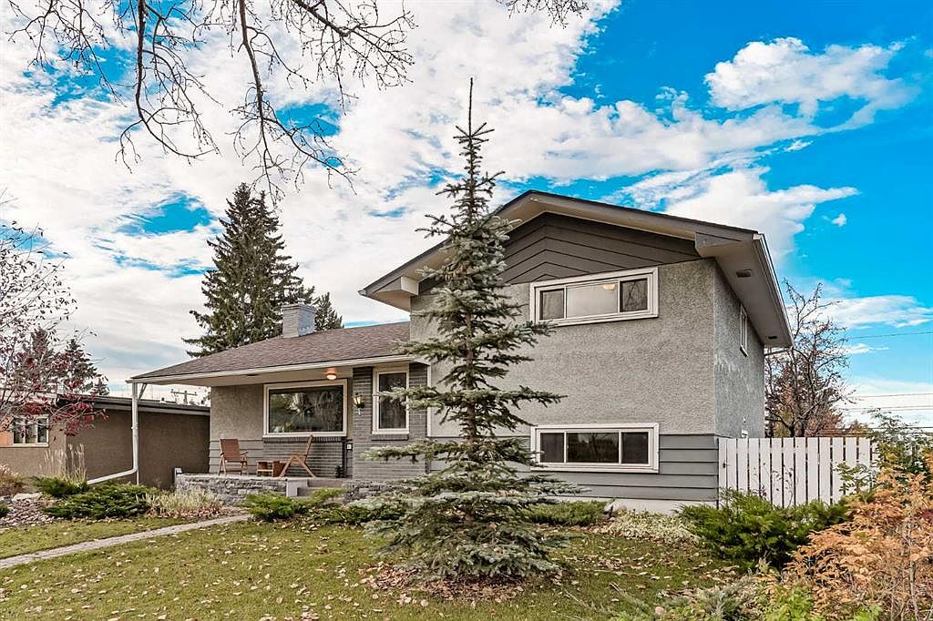 4519 NE Charleswood Dr NW, Calgary, AB T2L 2E3 MLS A2096043 Zillow