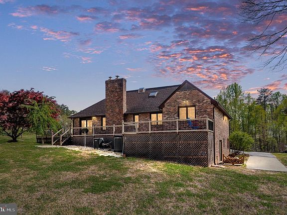 3rd image of 50 Burgess Ln