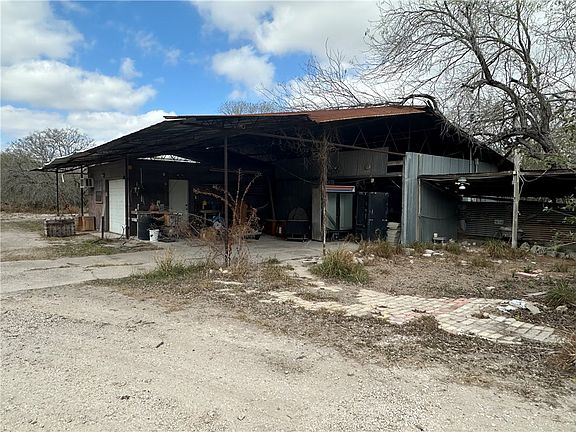 3rd image of 1220 W Johnston Ave