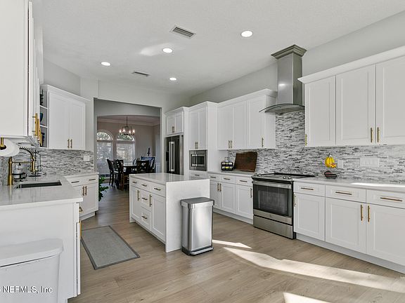 2nd image of 735 E DORCHESTER Drive