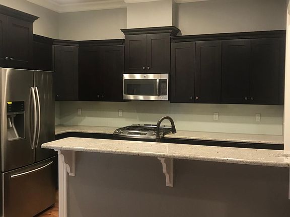 5th image of 1938 Chestnut Park Ln