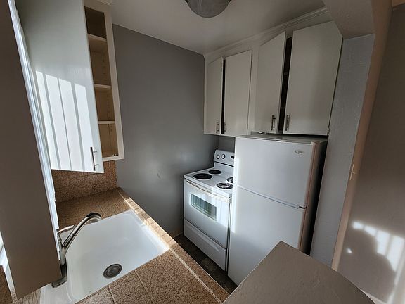 5th image of 2263 Williams St