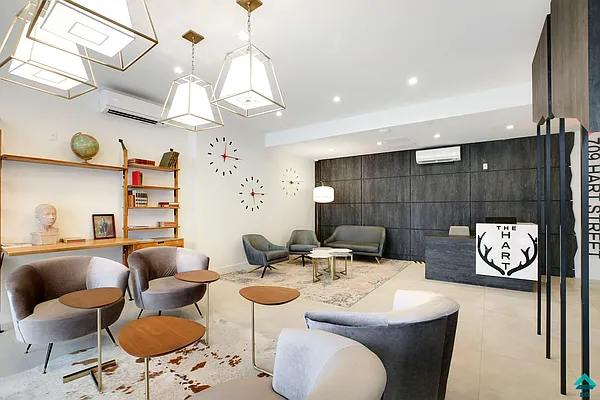 Rented by EXR | media 60