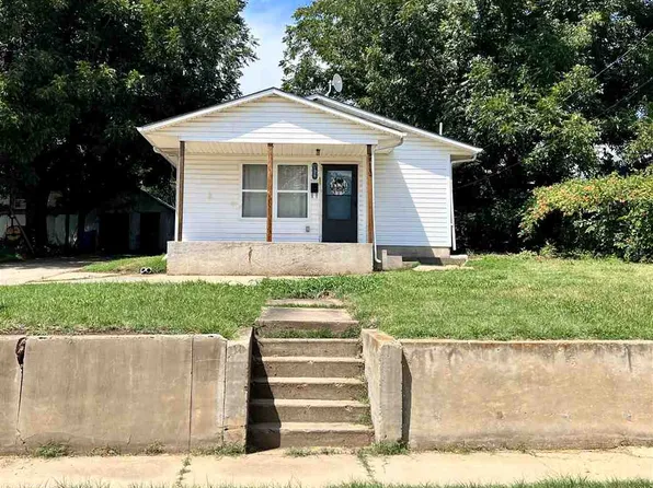 213 E Chicago Ave, Yale, OK 74085