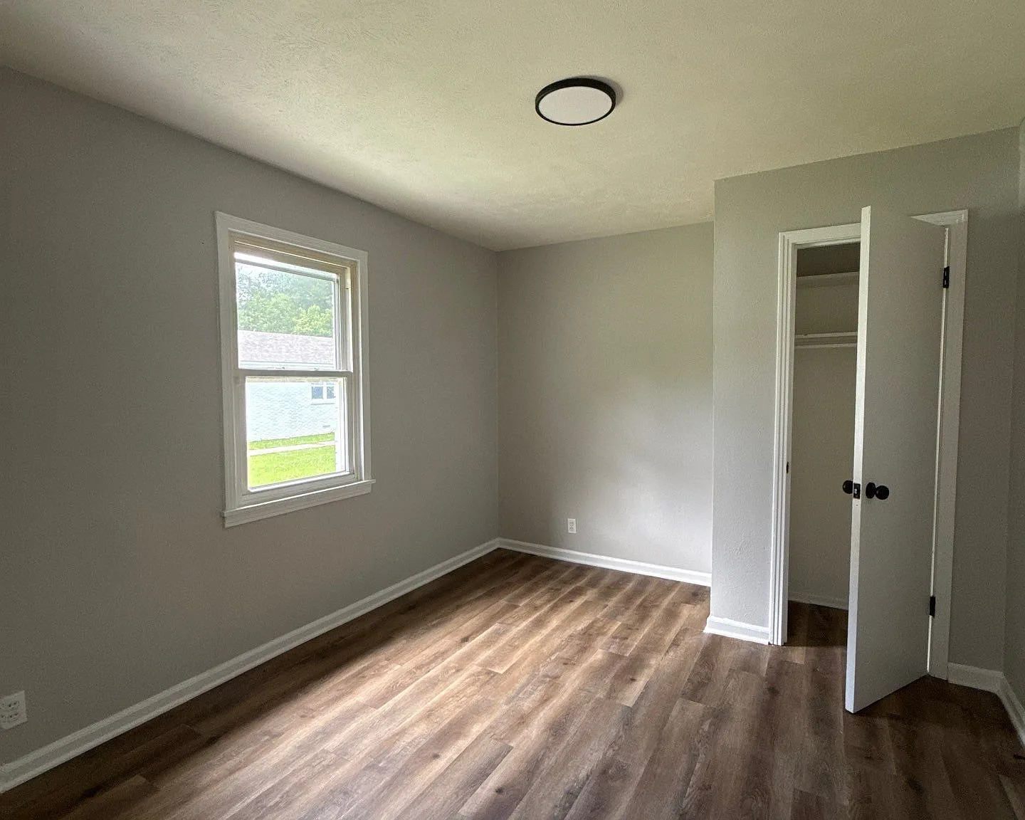 916 N Monroe Ave — Photo 2