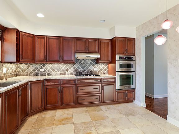 3rd image of 15322 W Fair Ln