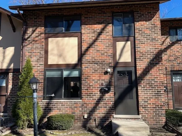 1S161 Dillon Ln, Villa Park, IL 60181