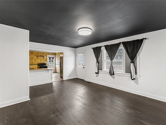 5th image of 306 Dogwood St