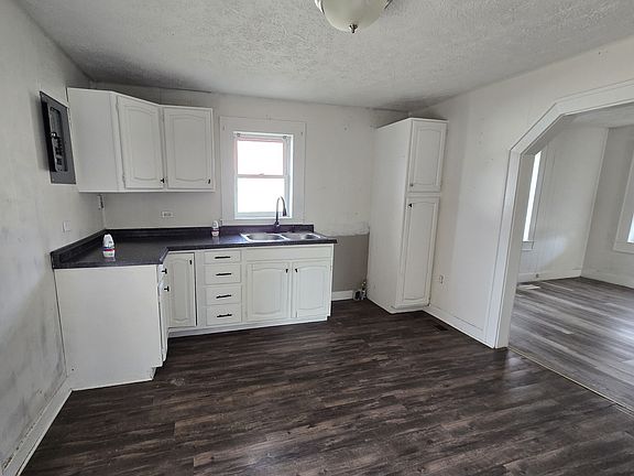 4th image of 2301 S 19th St