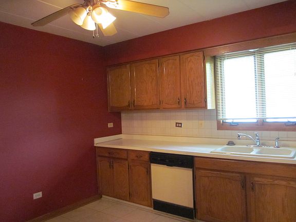 3rd image of 11021 S Theresa Cir APT 1D