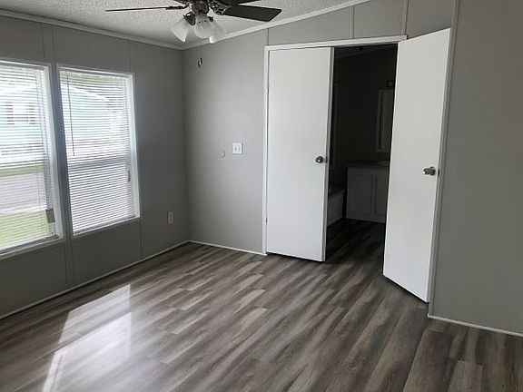 5th image of 13636 W Pointe Dr #442