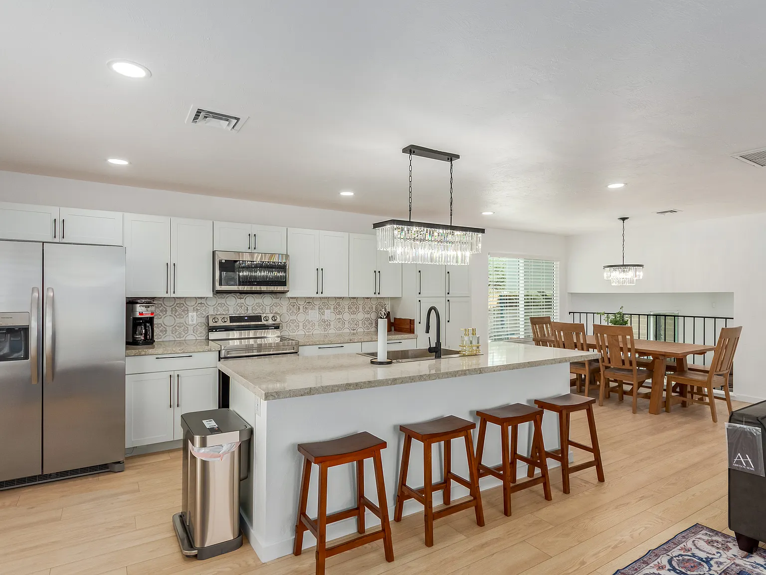 4 bed, 2.5 bath, 2024 sqft, $4,600 — Photo 1