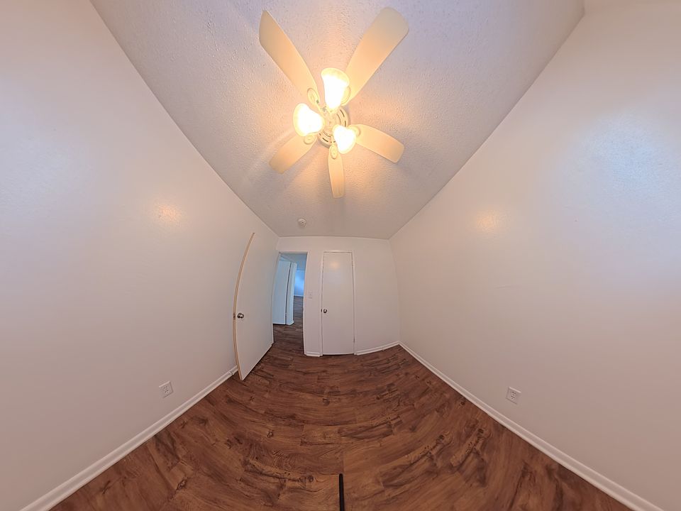 1st image of 310 NW Chapel Dr #1
