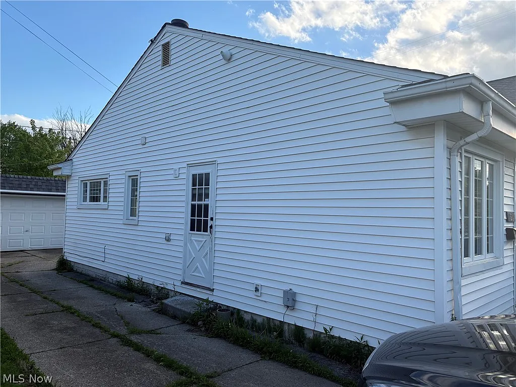 2 bed, 1.0 bath, 1632 sqft, $1,200 — Photo 3