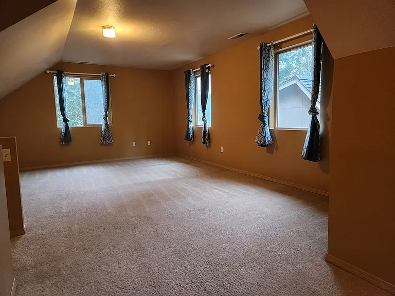 18129 Upland Dr SE — Photo 10