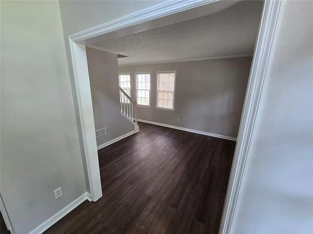4 bed, 2.5 bath, 2611 sqft, $2,100 — Photo 3