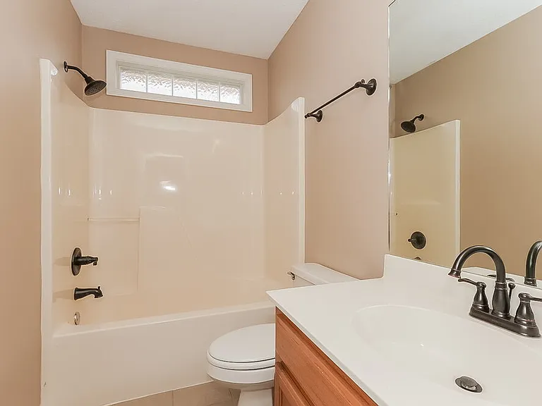 210 Valley Ct — Photo 13