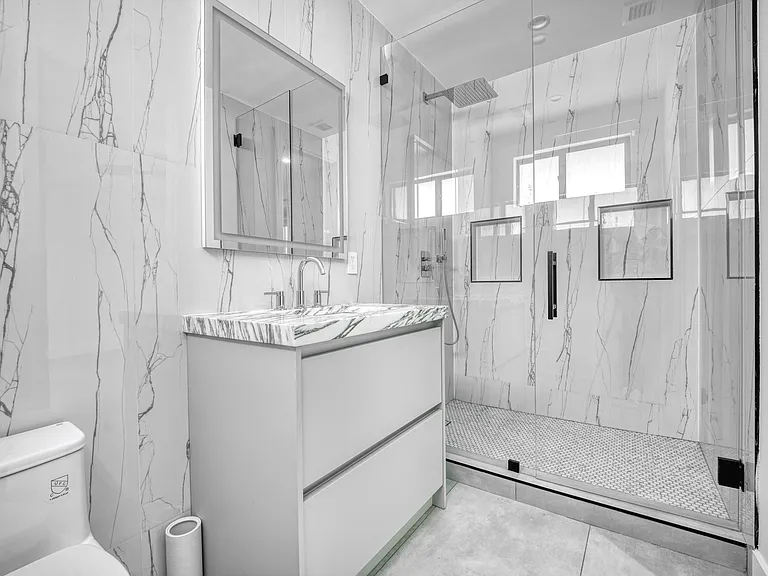 2613 Center Ave — Photo 12