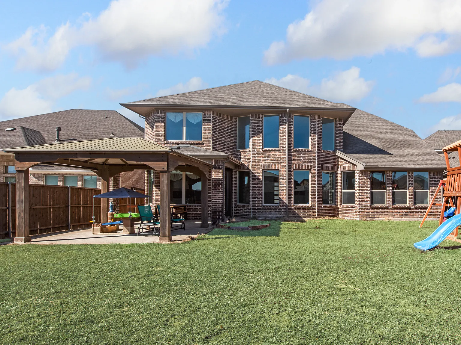 4 bed, 4099 sqft, $3,695 — Photo 4