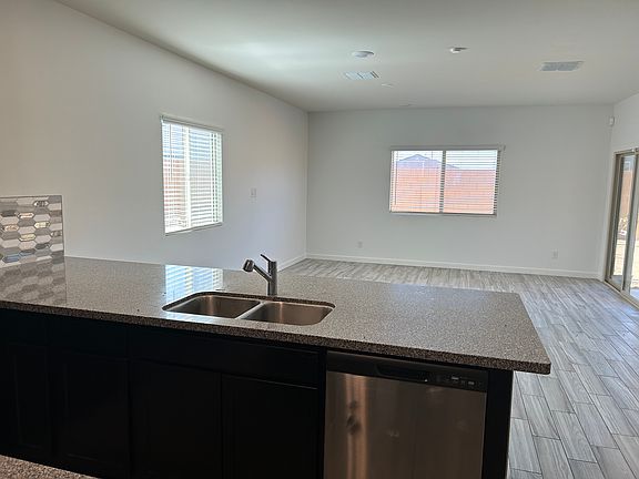5th image of 826 E Emerald Dr