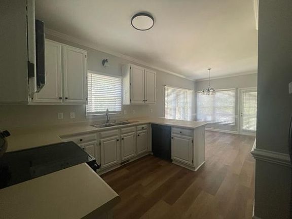 2nd image of 1009 Camberley Dr