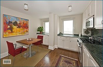 3rd image of 114 E 72nd St APT 17A