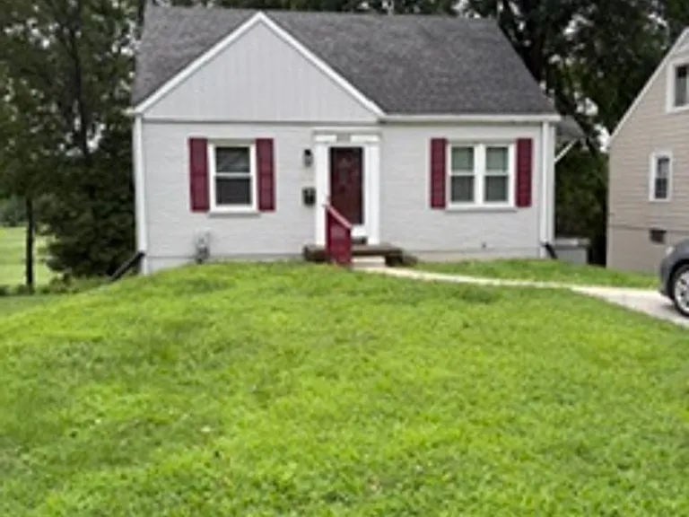 300 Northwestern Pkwy — Photo 3