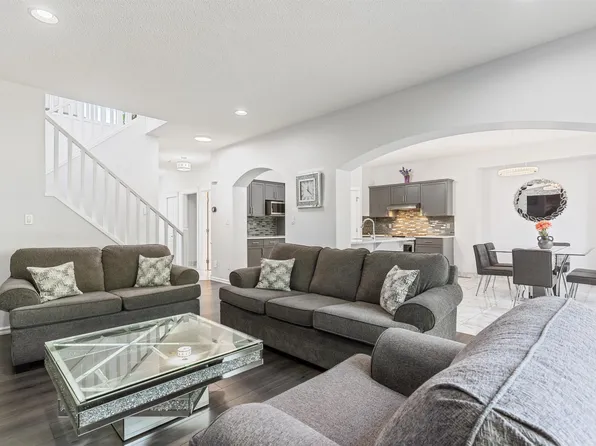 1075 McKinney Grn NW, Edmonton, AB T6R 3S5