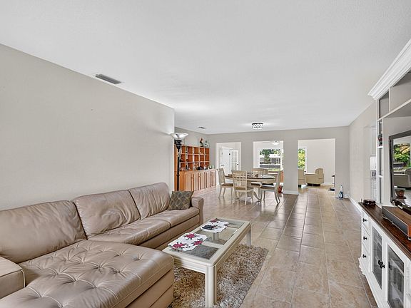 5th image of 1262 Essex Drive