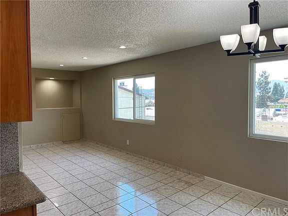 4th image of 434 E Tujunga Ave #J