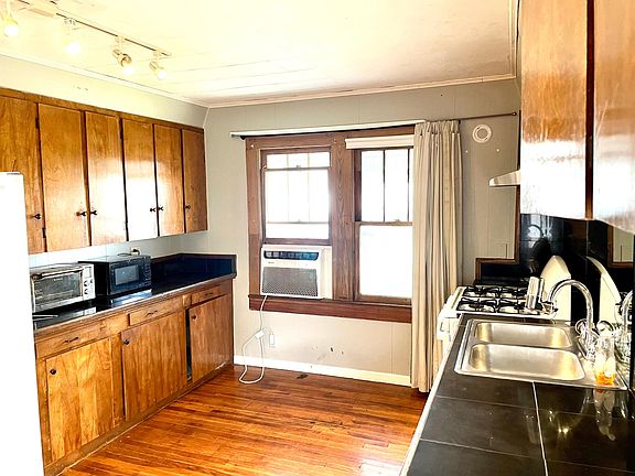 5th image of 614 Hoover St #B