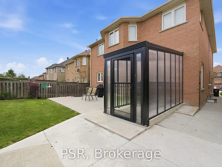 426 Arrowsmith Dr #LOWER — Photo 18