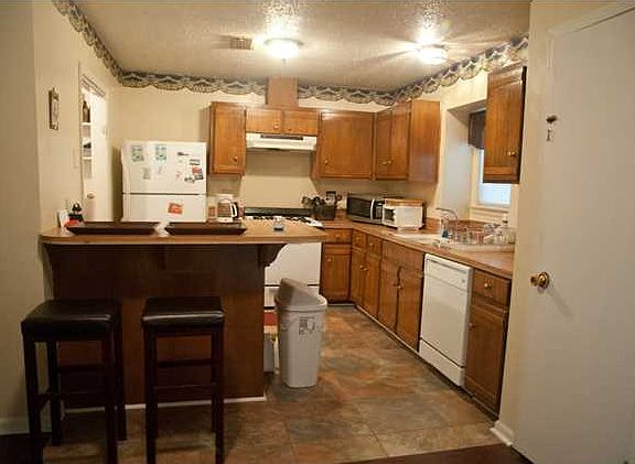 4th image of 204 Hilda Dr