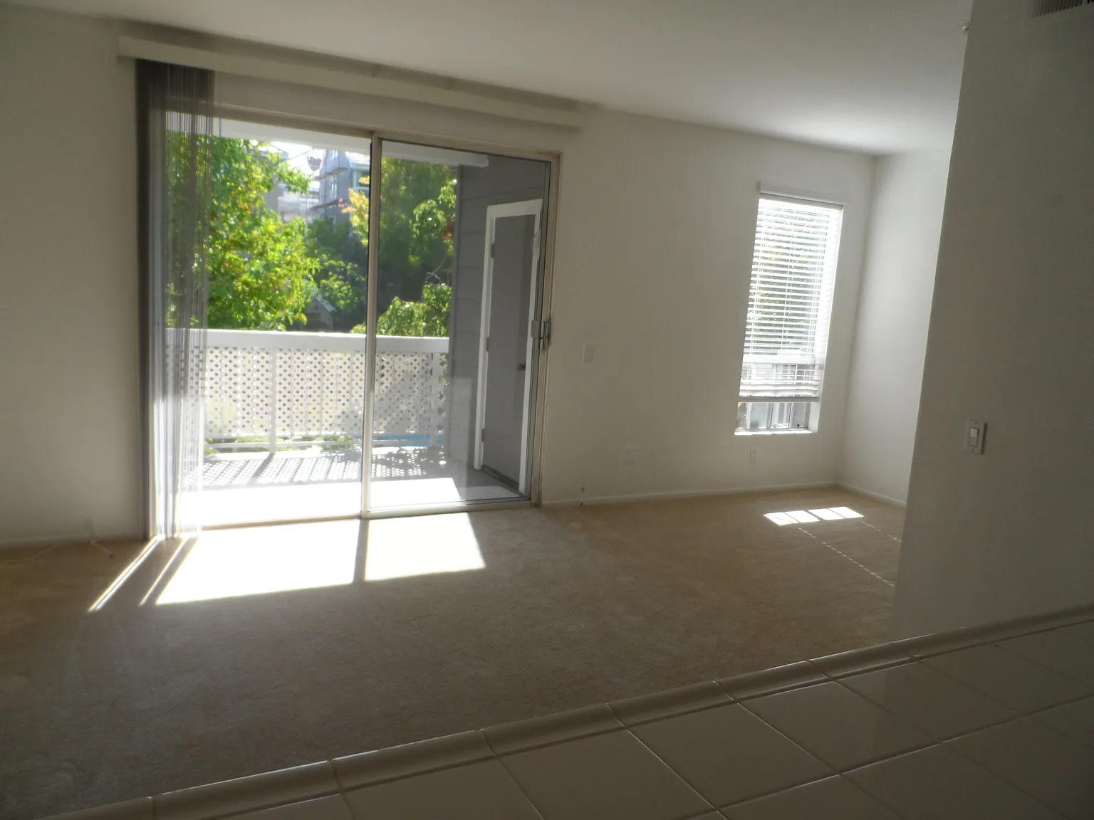 Studio, 550 sqft, $2,300 — Photo 4