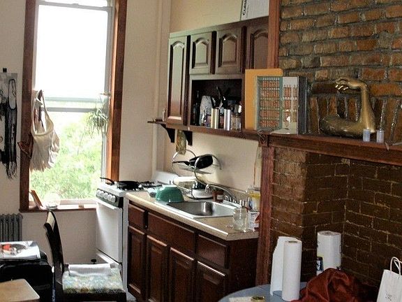4th image of 255 Evergreen Ave APT 2R