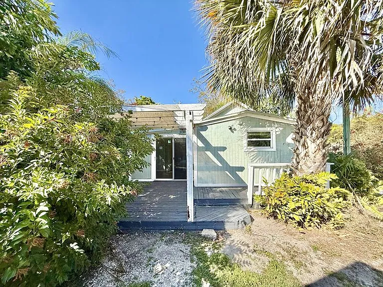 713 Smith St — Photo 6