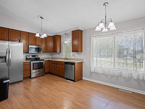 2nd image of 1315 W 53rd St