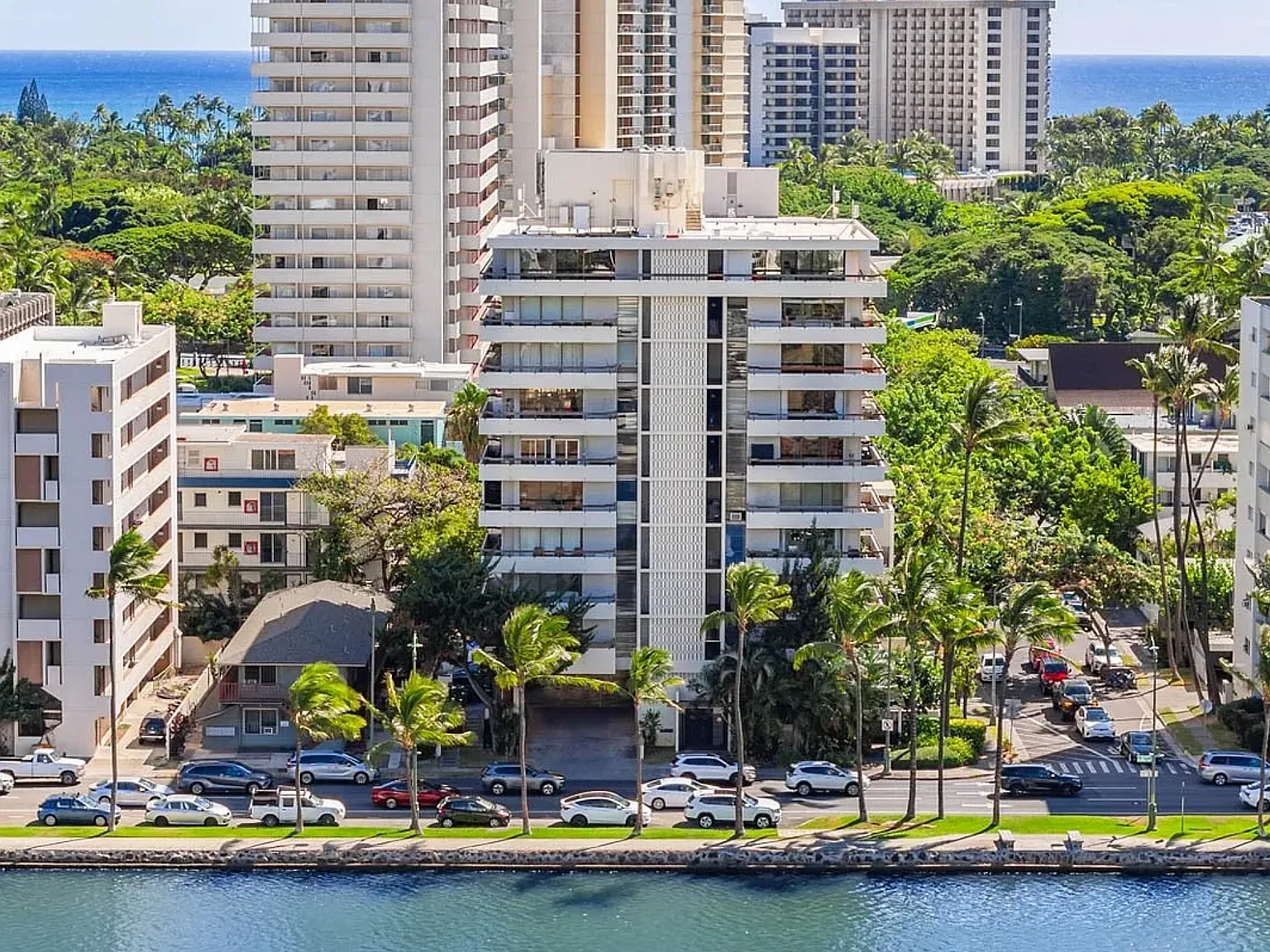 2029 Ala Wai Blvd — Photo 2