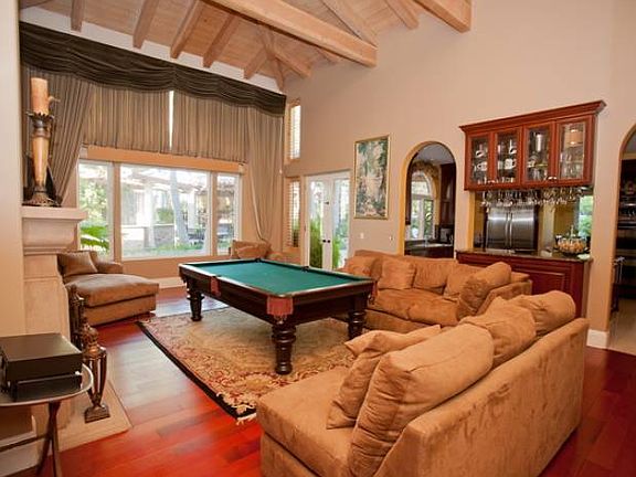 4th image of 420 Milagrosa Cir