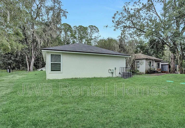8008 W Railroad Ave — Photo 14