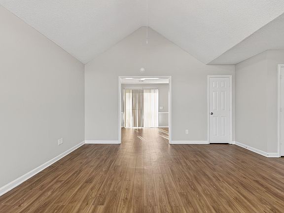 5th image of 804 Winslow Way