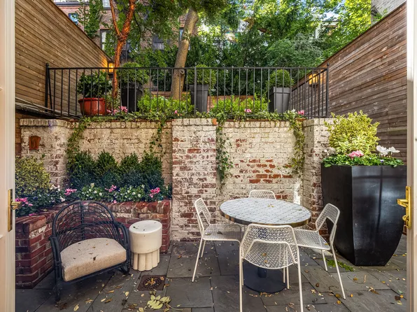 222 East 11th Street image 3 of 30