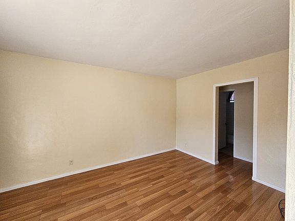 5th image of 529 1/2 W 120th St #1/2
