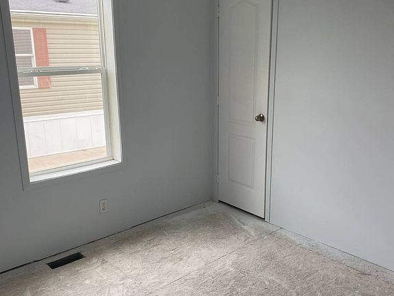 4th image of 114 W 13th St